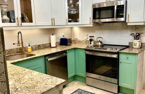Hallandale Beach House | LUXE ZEN WATER King Heated Pool,Hot Spot