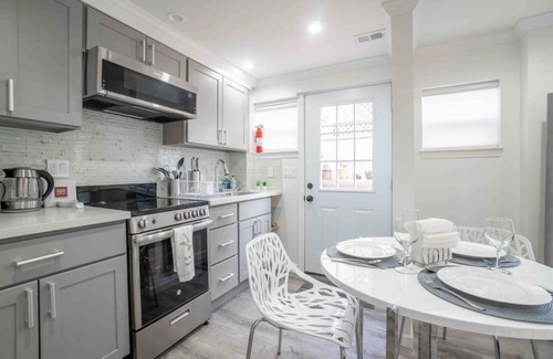 Westlake Apartment | Luxo Stays |Modern Studio| Near SFO, Westlake BART