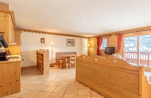 Saint-Martin-de-Belleville Apartment | Luxury apartment for 8 with pool, spa, parking included