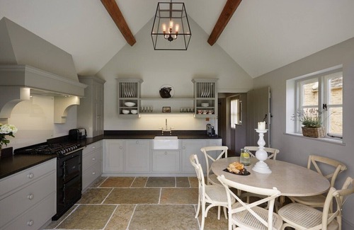 Southrop House | Luxuary Southrop Stay | Boutique Cotswold Base