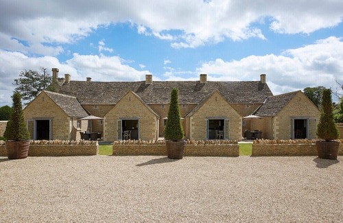 Southrop House | Luxuary Southrop Stay | Boutique Cotswold Base