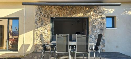 La Roquette-sur-Siagne Apartment | Luxueux appartement dans propriété contemporaine, jardin privatif, piscine