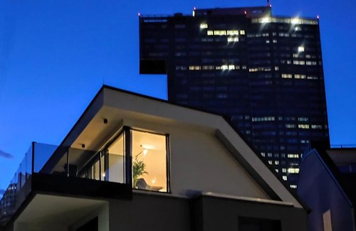 Kaisermuhlen Apartment | Luxuriöses Penthouse mit Blick auf die UNO-City und dem Kaiserwasser. 3Schlafzimmer, 2 Bäder, privat Lift ins Apartment