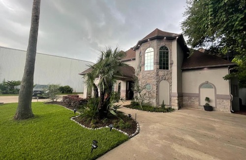 Northside House | LUXURIA Mini-Mansion near HOUSTON DOWNTOWN