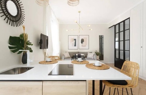 L'Europe Hotel | Luxurios Designer Decorated 1 Bedroom Suite walk to Champs-Elysées (Sleeps 3)