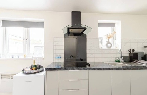 Singlewell Apartment | Luxurious 1 bed Apartment for a Perfect Getaway