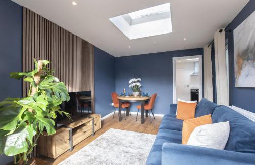 Cheltenham House | Luxurious 1 Bed Detached Home with Gated Parking