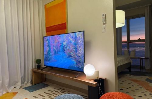 Tambo Apartment | Luxurious 1 Br Facing Manila Bay Sunset Nearby Okada MOA Solaire Ayala Malls