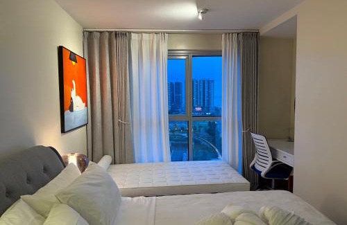 Tambo Apartment | Luxurious 1 Br Facing Manila Bay Sunset Nearby Okada MOA Solaire Ayala Malls