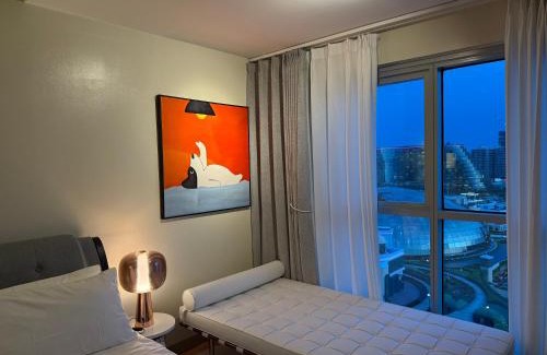 Tambo Apartment | Luxurious 1 Br Facing Manila Bay Sunset Nearby Okada MOA Solaire Ayala Malls