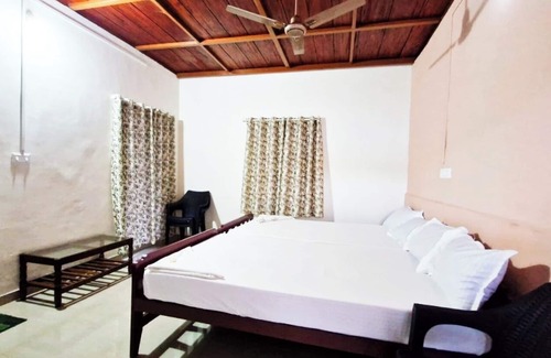 Varkala Resort | Luxurious 1 double Bed BnB 1