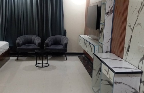 Blue Area House | Luxurious 18-bedroom hotel with WiFi, AC in F-8/4 near Centaurus Mall Islamabad