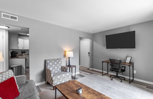 St. Charles Historic District Apartment | Luxurious 2-Bedroom Abode with Elevated Comforts Near Main Street