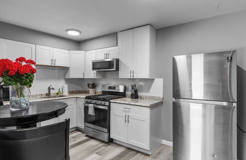 St. Charles Historic District Apartment | Luxurious 2-Bedroom Abode with Elevated Comforts Near Main Street