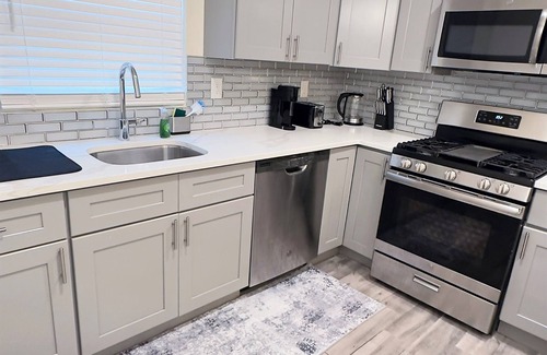 Lower Vailsburg Apartment | Luxurious 3-bedroom 2 bath near NYC train station, EWR