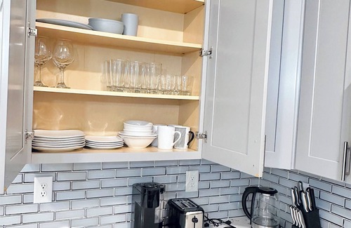 Lower Vailsburg Apartment | Luxurious 3-bedroom 2 bath near NYC train station, EWR