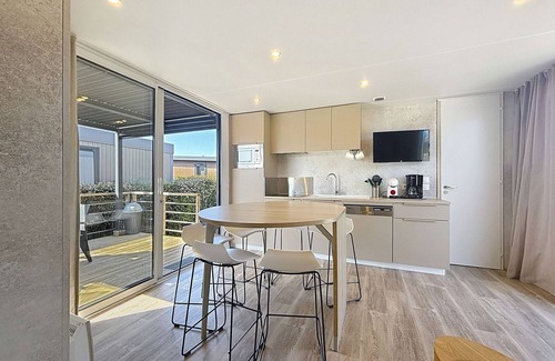 Jullouville-les-Pins House | Luxurious 3-Bedroom Mobile-Home with Heated Pool, 200m from Beach, Sleeps 6