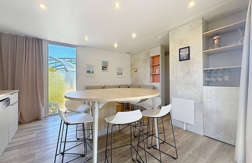Jullouville-les-Pins House | Luxurious 3-Bedroom Mobile-Home with Heated Pool, 200m from Beach, Sleeps 6