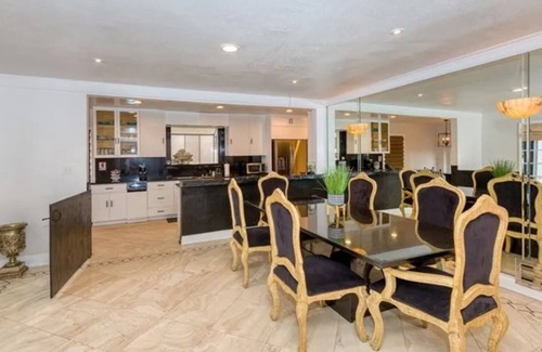 Westwood House | Luxurious 3-Bedroom Westwood Gem