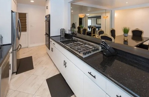 Westwood House | Luxurious 3-Bedroom Westwood Gem