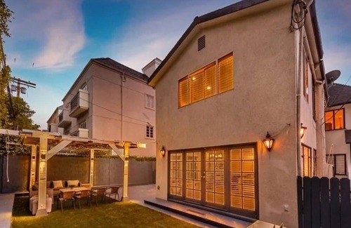 Westwood House | Luxurious 3-Bedroom Westwood Gem