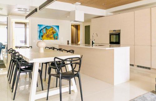 Kamppi Apartment | Luxurious 3-Br Apt with Balcony