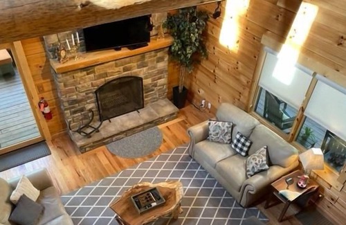 South Bloomingville Cabin | Luxurious 3 br cabin and 1 br guest house with private arcade!
