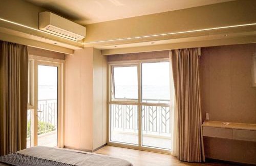 Tambo Apartment | Luxurious 3BR in Manila Bay across Okada II 12pax