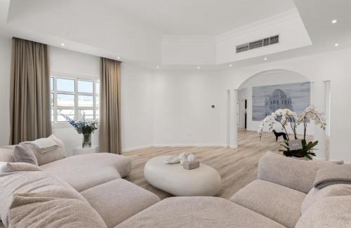 Sheikh Zayed Road Villa | Luxurious 4 BDR Villa In Umm Al Sheif