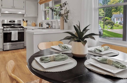 North Hills House | Luxurious 4BD near Downtown and RDU, with sunroom, theatre, games, & more!