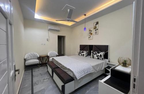 Chak Shahzad House | Luxurious 5 Bedroom Mansion Upper Portion Near Gerry Visa Park Road Islamabad