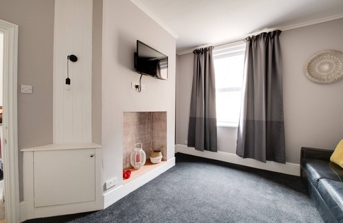 Portsmouth Apartment | Luxurious 5* Groundfloor 1bedroom flat with additional sofa bed and garden. Pets