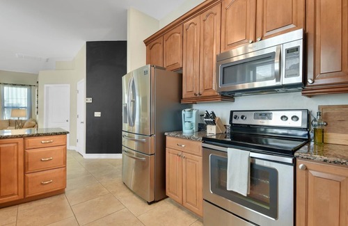 Caloosahatchee House | Luxurious 5 Star Gulf Access Canal home w boat lift, kayak lifts, pool, tiki hut