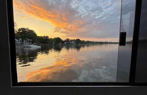 Center Moriches Boat Rental | Luxurious 56ft 3bdr, 2br yacht! Brand new interior, Kayaks, paddle boards & more