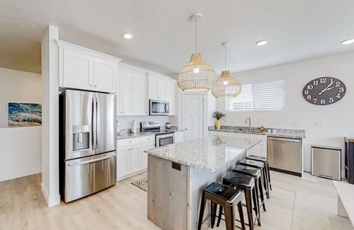 Sweetwater House | Luxurious 6-Bedroom Retreat Near Bear Lake – Sleeps 23, Modern Amenities, Year-Round Adventures!