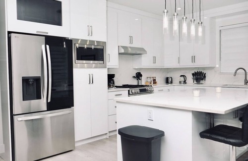 Abbotsford House | Luxurious 6BR, 5BA|Arcade|Fire Table| Near Airport