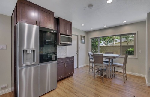 Northwest Anaheim House | Luxurious 6BR Retreat w Pool & Jacuzzi Disneylandnn