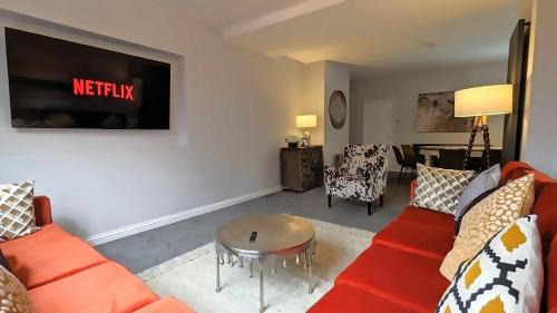 Barnt Green House | Luxurious 7-Bedroom Home in Solihull, close to NEC & BHX