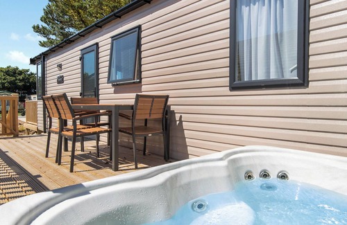 Kilgetty House | Luxurious and contemporary caravan.