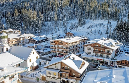 Gerlos Apartment | Luxurious Apartment in Gerlos Tyrol with garden seating