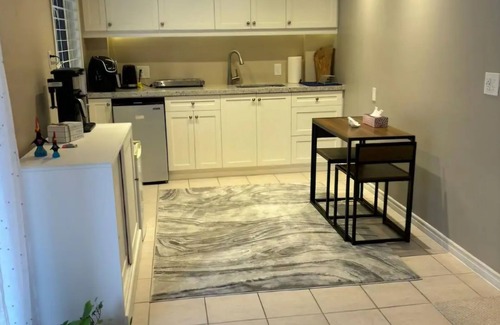 Meadowvale Village Apartment | Luxurious Basement Apartment with Pool