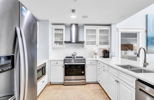 Baytowne Wharf Condo | Luxurious Bayfront Penthouse w/Stunning Views