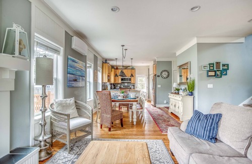 Lincoln Beach House | Luxurious Bella Beach Fun-3 King Beds-Hot Tub-Gazebo-Fire Pit-Media-Game Room