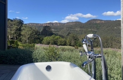 Barrengarry Cabin | Luxurious Boutique Cabins (2 King Bedrooms) and Amazing Views in Kangaroo Valley