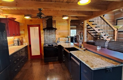 Newport Cabin | Luxurious cabin, mountain views near the Smokies! nPet and family friendly!