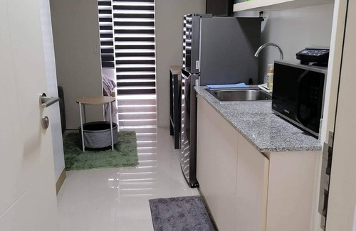 Las Pinas Condo | Luxurious Condo overlooking the pool