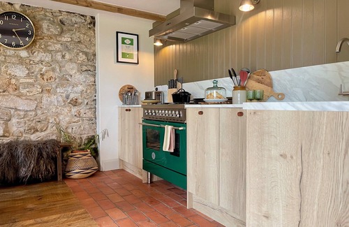 Longnor House | Luxurious Converted Barn with Stunning Views, Log Burner & Roll Top Bath
