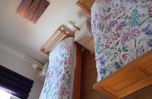 Severn Beach House | Luxurious Dingle Corner