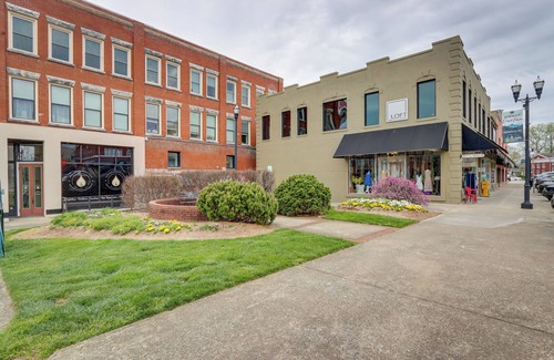 Murphy Apartment | Luxurious Downtown Murphy Vacation Rental Loft!