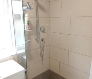 Lansbury House | Luxurious En-suite Soft Water Air Conditioning TV ETHERIUM